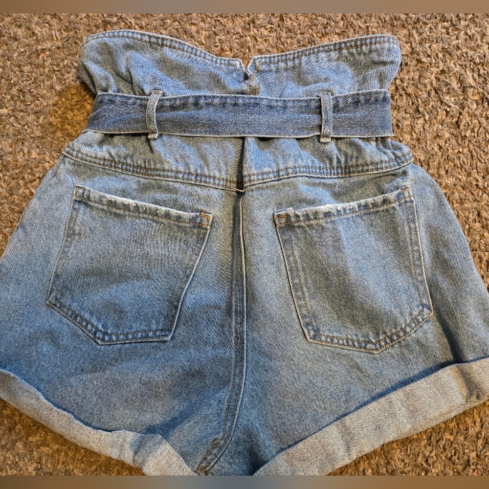 ****Paperback Shorts - Picture 3 of 5